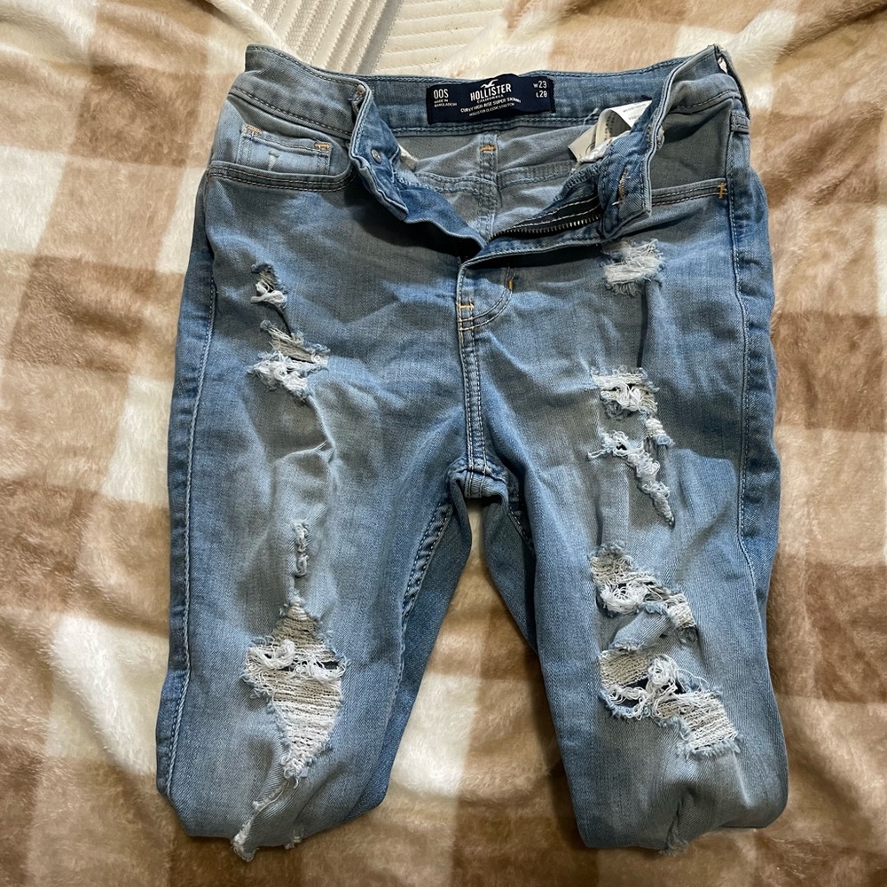 Hollister Women's Blue Ripped Jeans